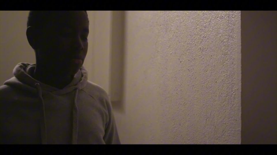 Bande annonce du film Derrière la porte